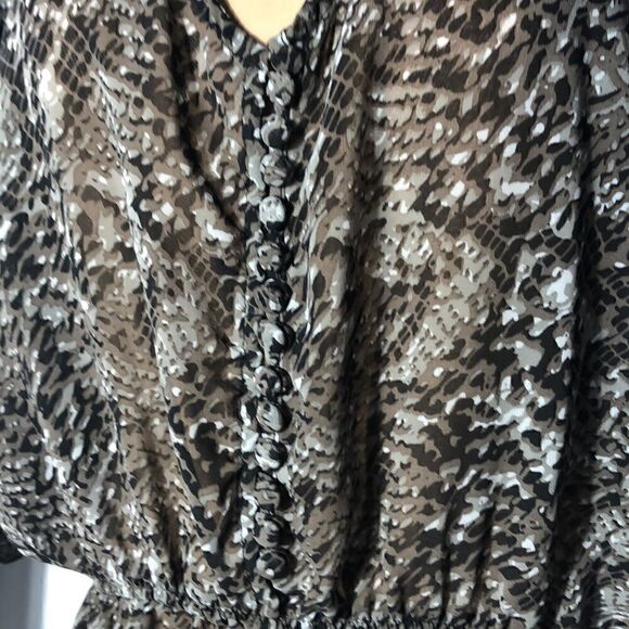 Paraphrase women’s Medium blouse  - Picture 2 of 6